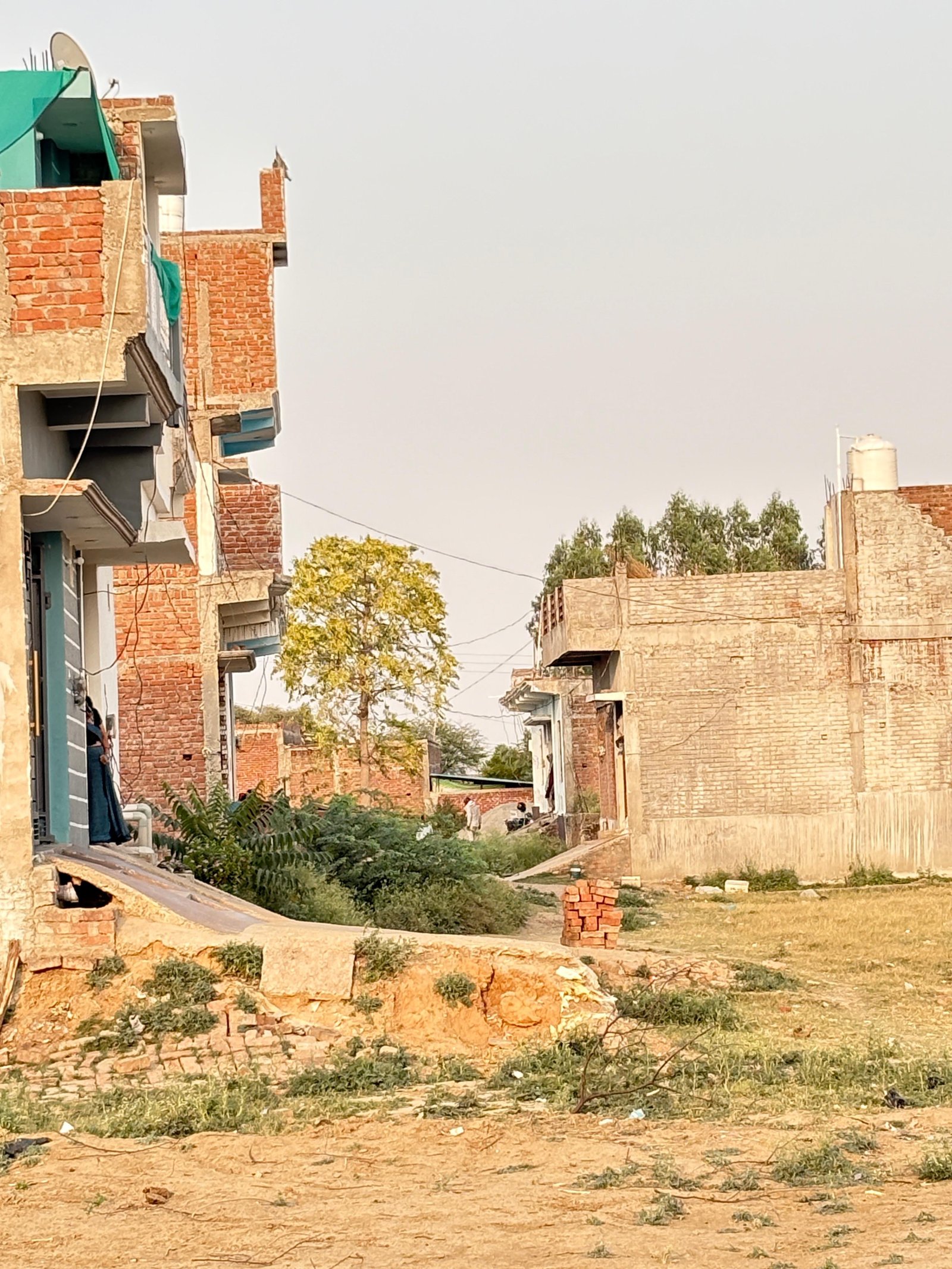 डिवाइन मर्सी स्कूल के पास 35X52 sqft का प्लॉट 