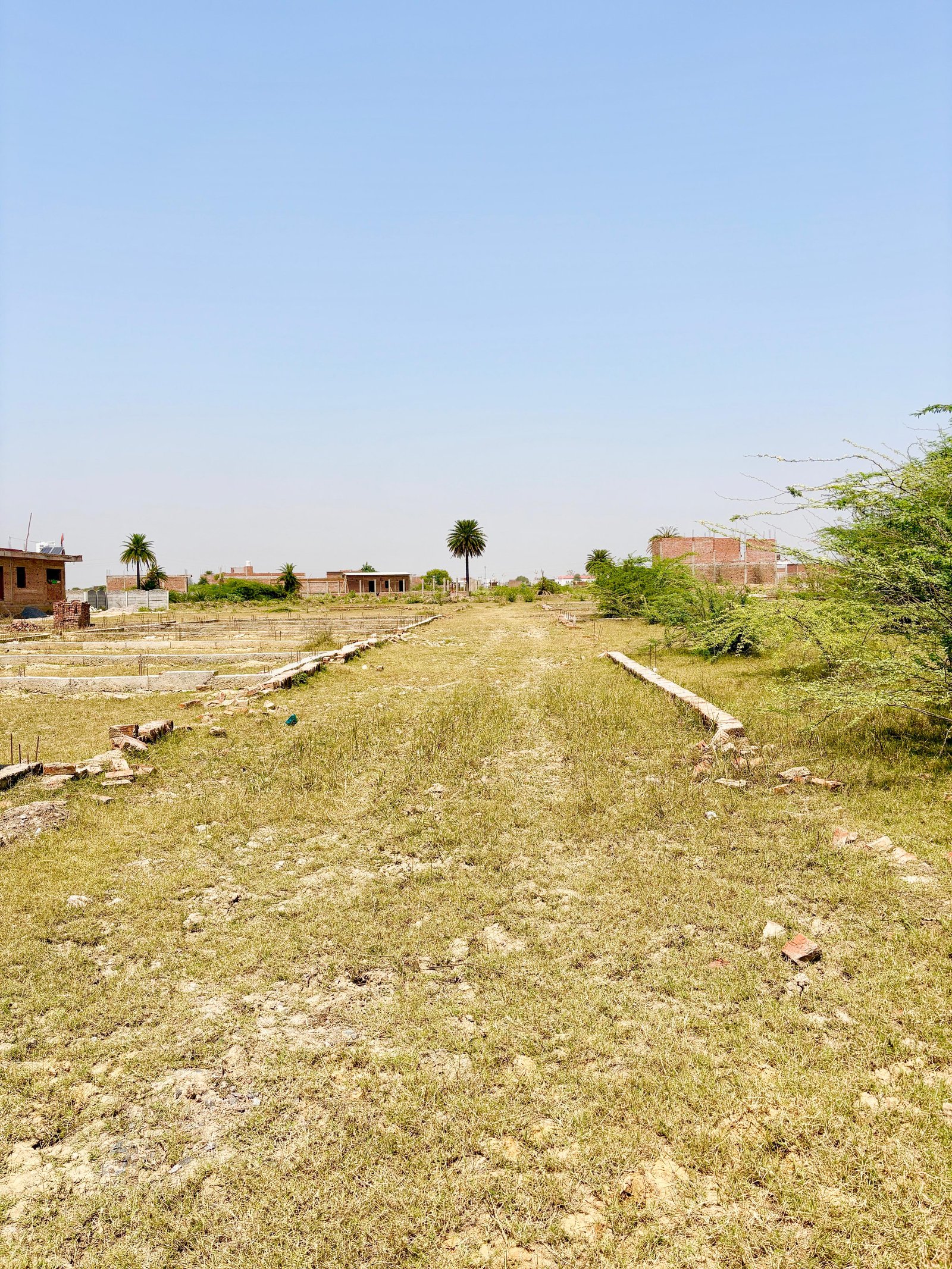 प्राइवेट बस स्टैंड के पास 25*41 sqft का प्लॉट  gallery 4