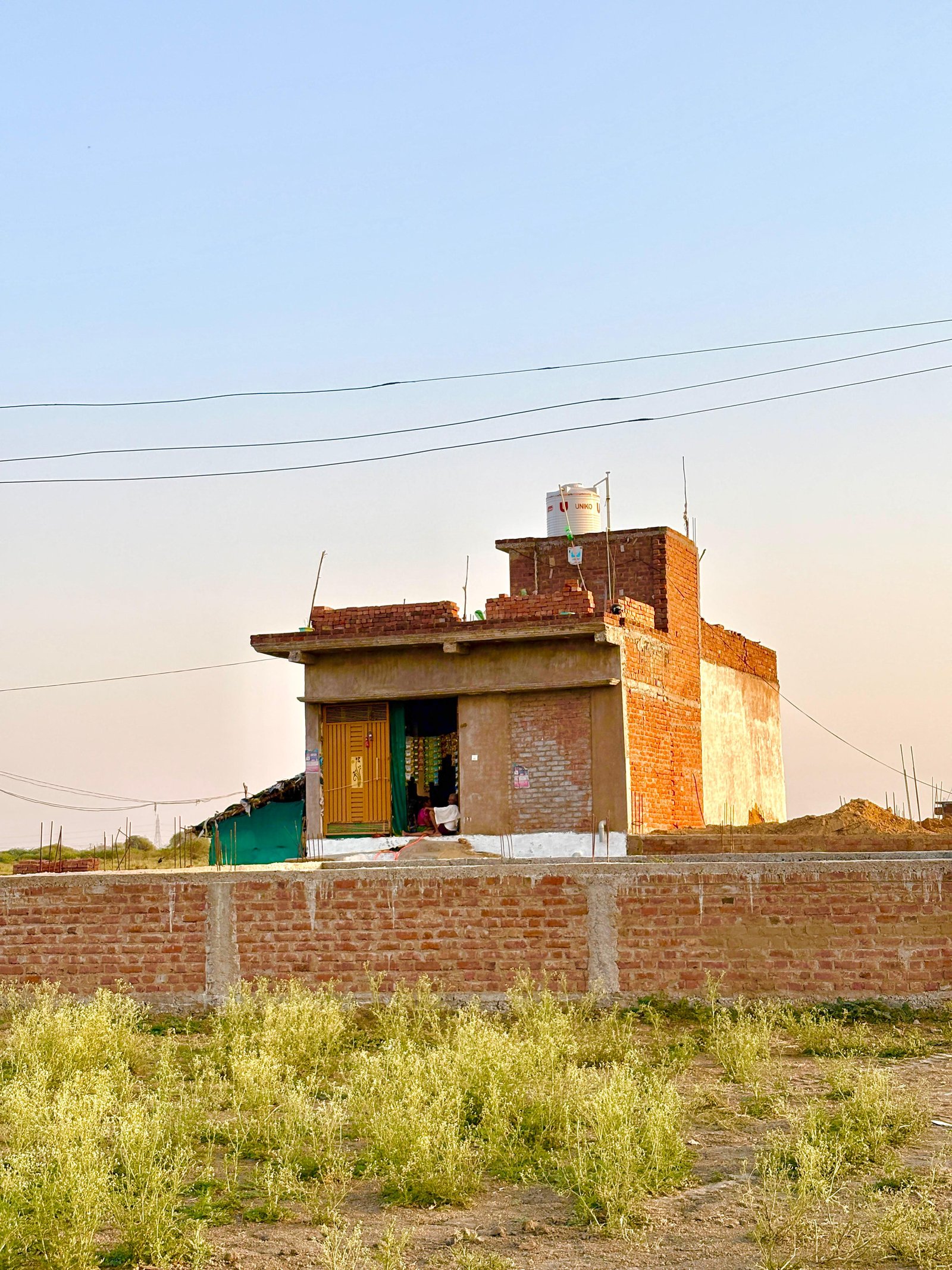 S R पब्लिक स्कूल के नज़दीक 25X40 sqft का प्लॉट gallery 3