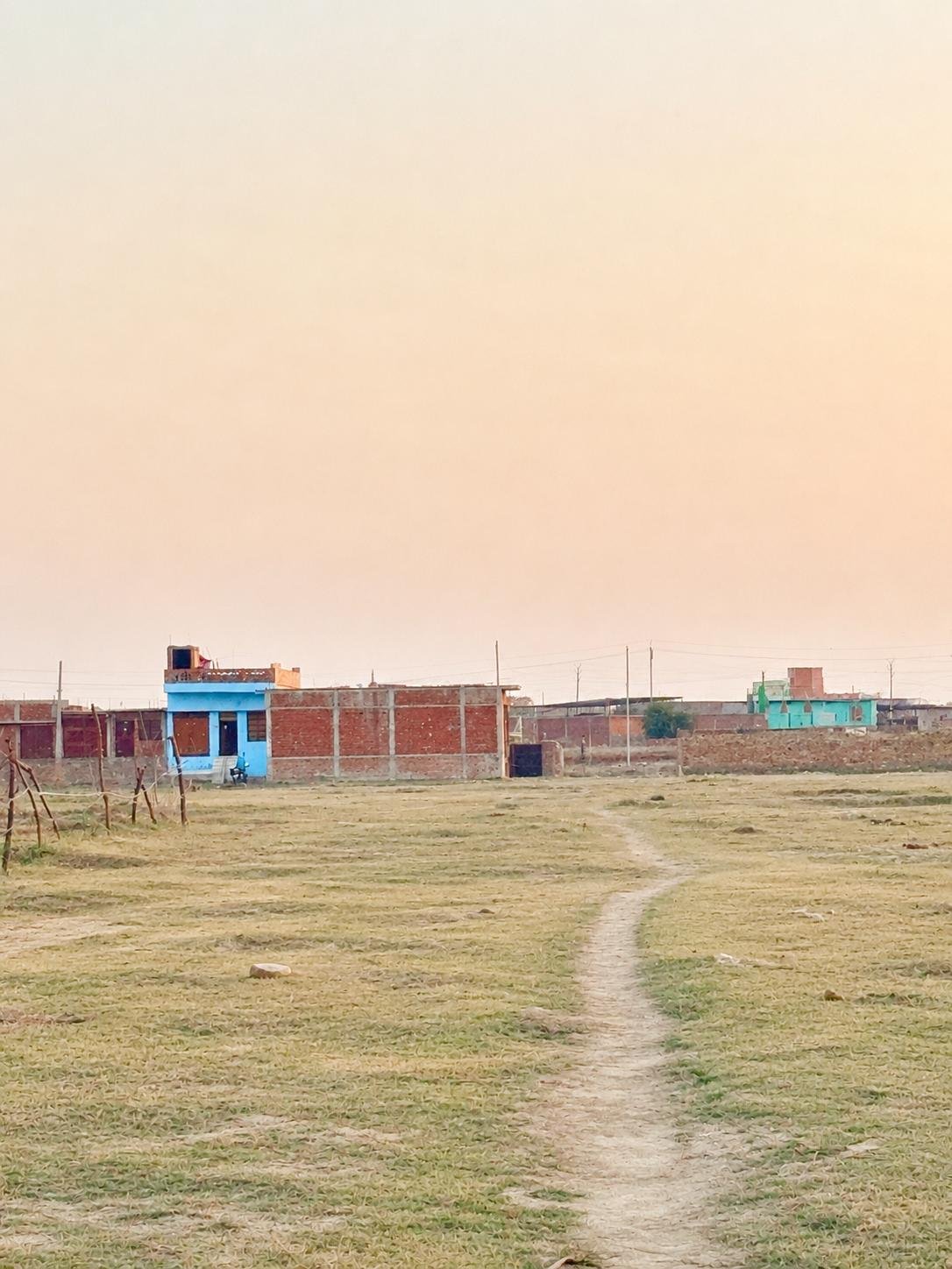 राहिया चौराहा के पास 40X65 sqft का प्लॉट 