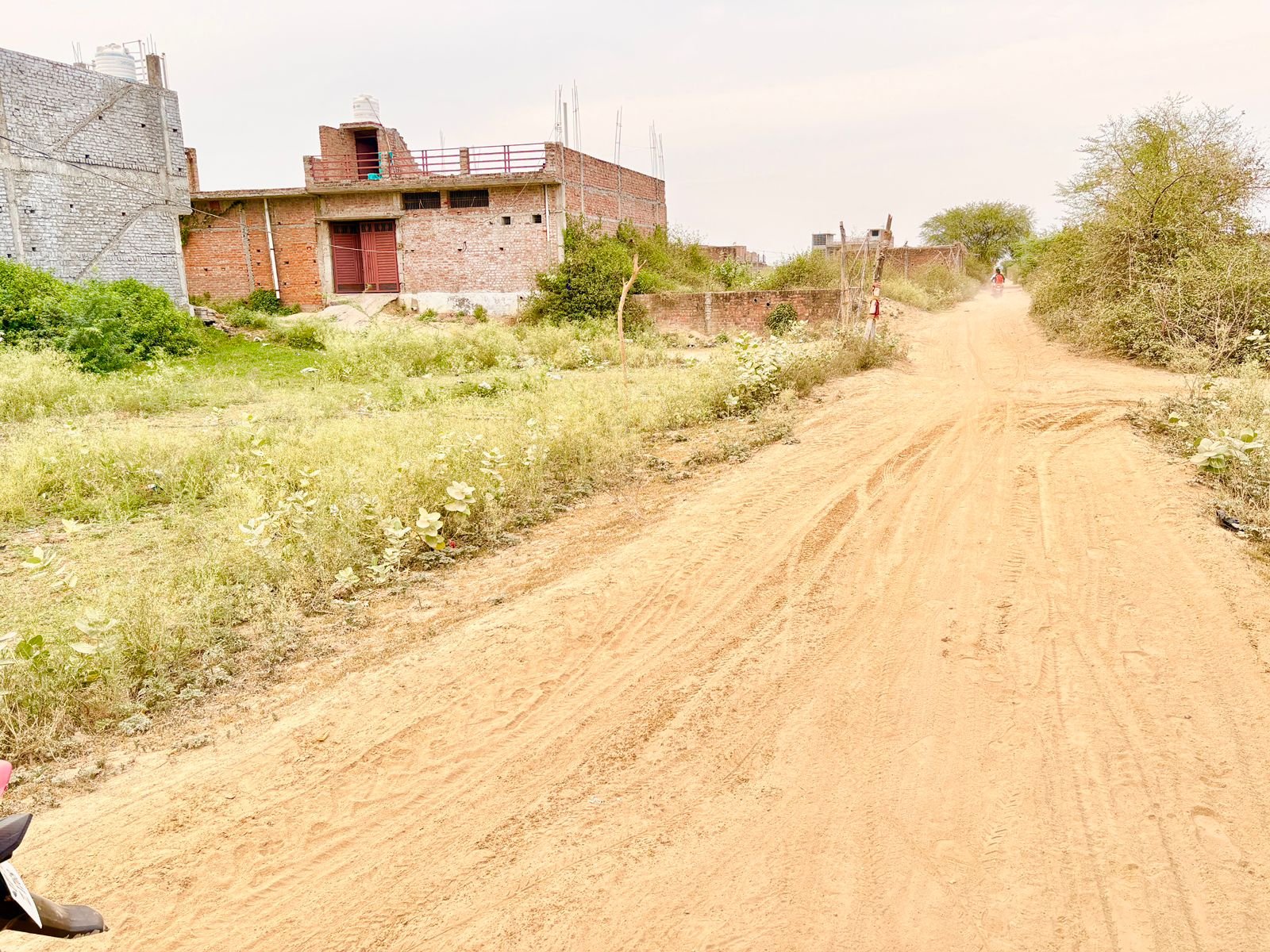 ODA के पास 40X60 sqft का डबल रास्ता का प्लॉट  gallery 2