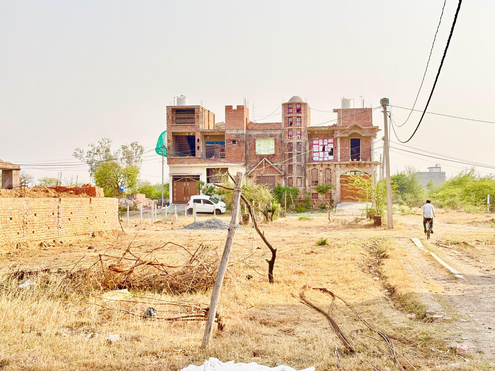 बसंत बिहार कॉलोनी में 25X50 sqft का प्लॉट 