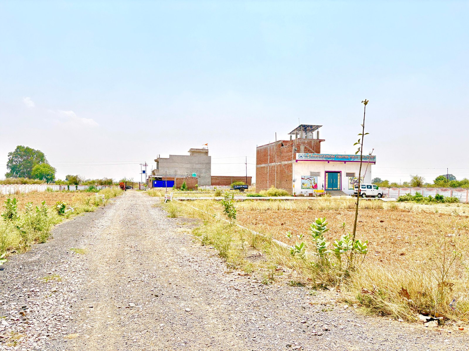 कृष्ण रिसोर्ट रेस्टोरेंट के सामने 20X50 फीट का प्लॉट 