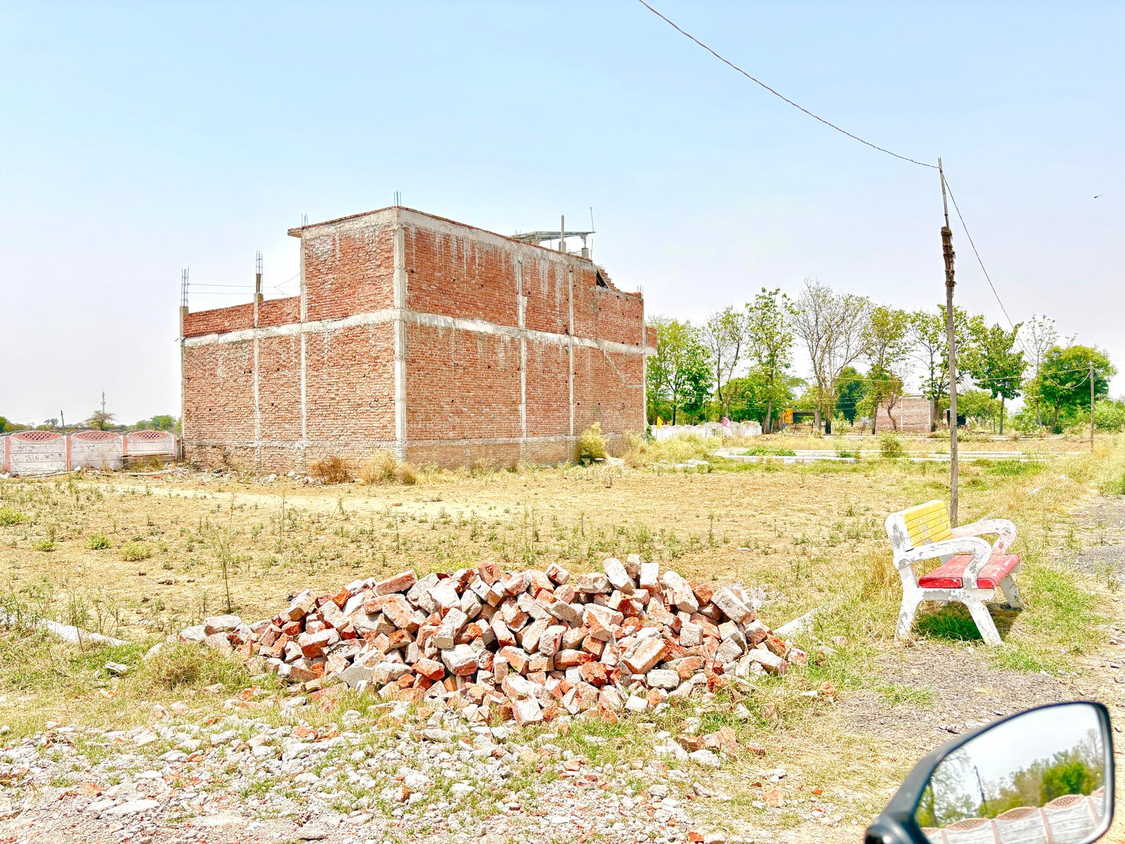 कृष्ण रिसोर्ट रेस्टोरेंट के सामने 20X50 फीट का प्लॉट  gallery 6
