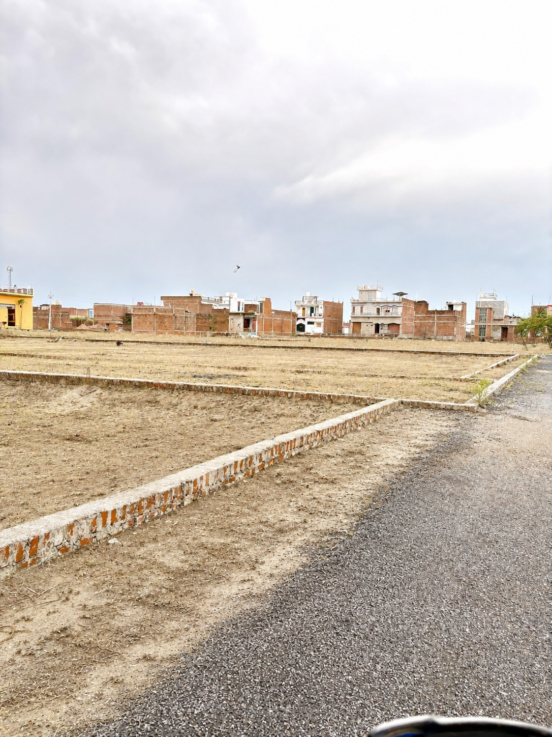 राधा बिहार गेटेड सोसायटी में 25X40 फीट का प्लॉट  gallery 2