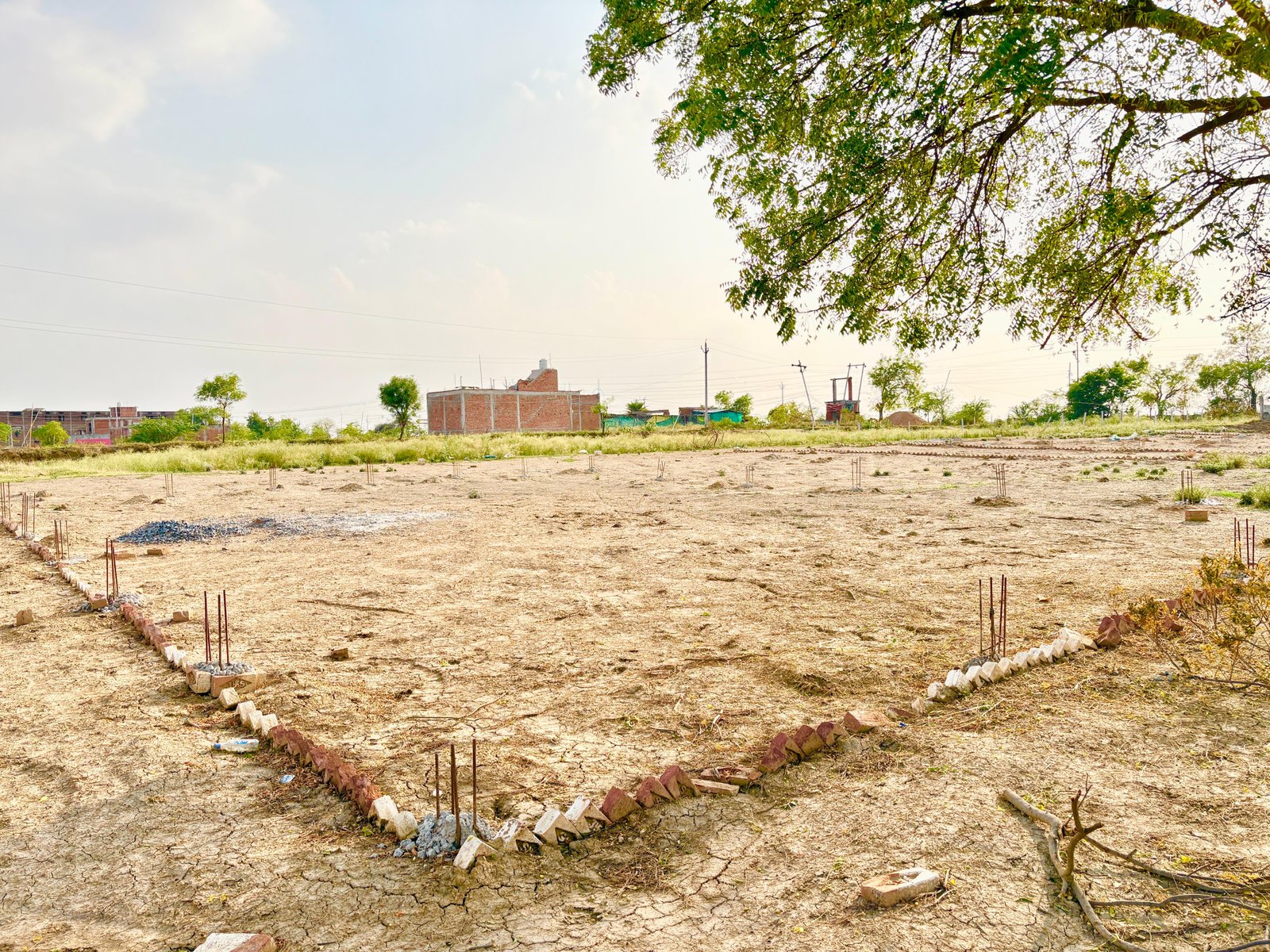 20X40 का प्लॉट चुरखी रोड के टच में 